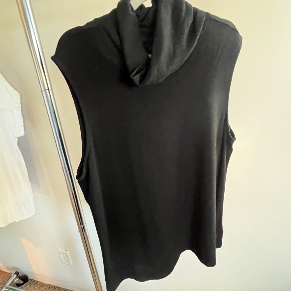 Jones New York Black Sleeveless Top